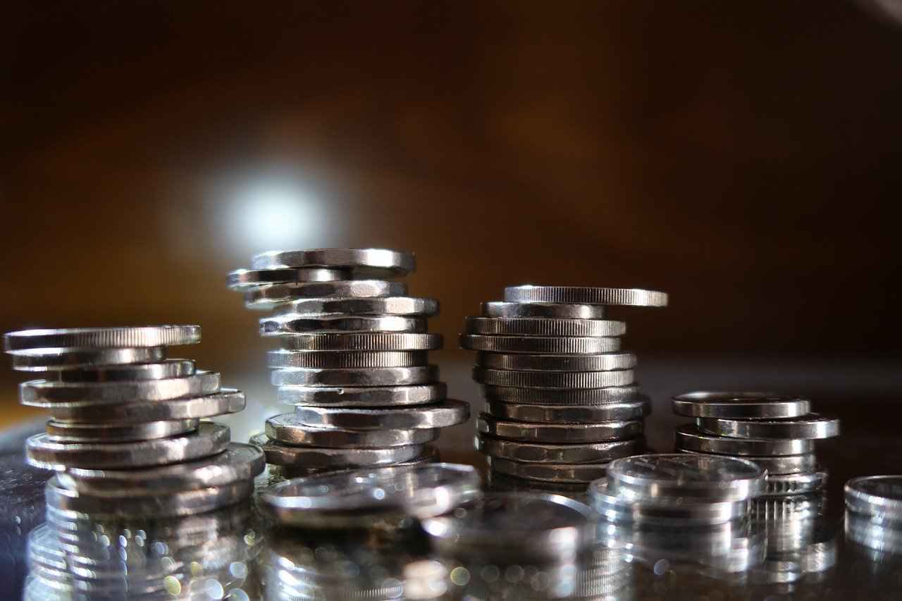 The Best Stocks and Shares to Invest in Malaysia for 2025