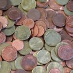 Local gold rates decline following global slump