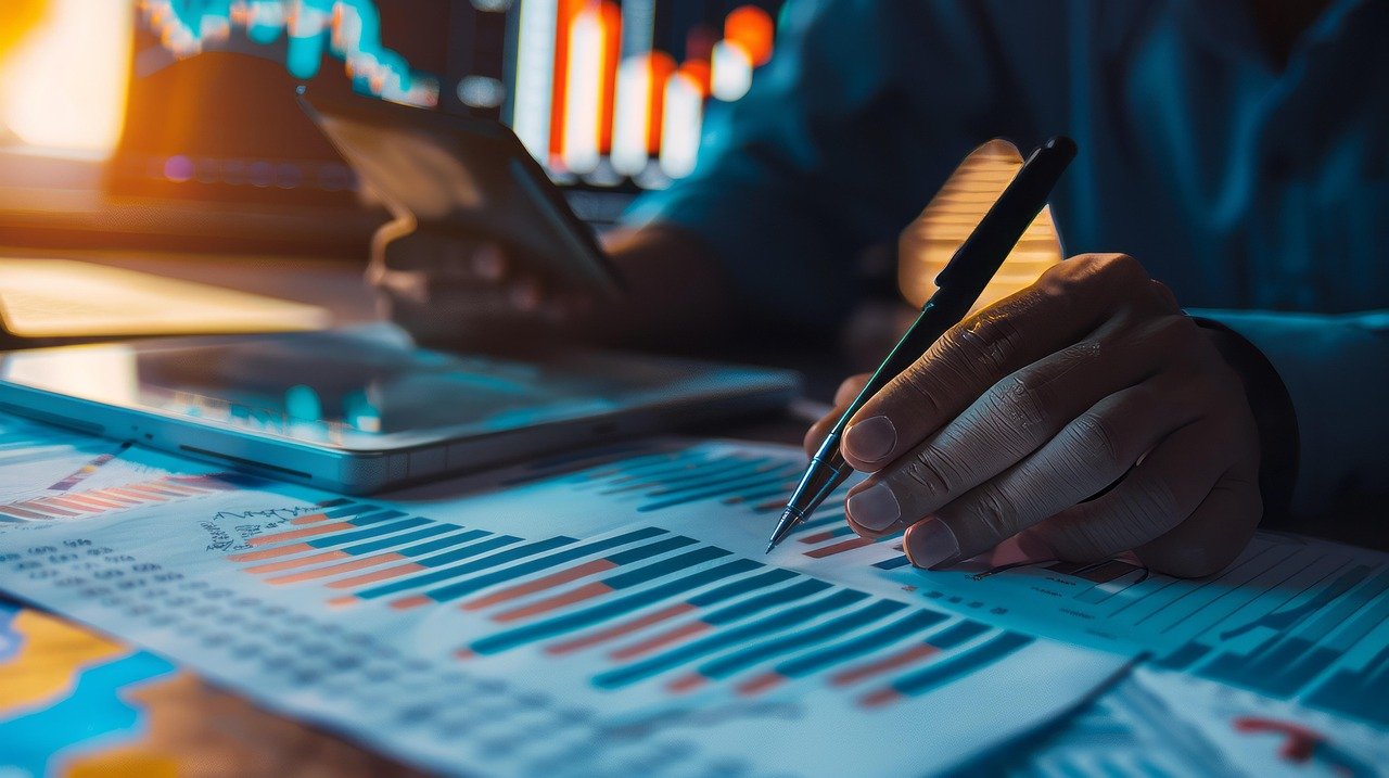 Mastering Investment Strategies: Value Investing and Technical Analysis for 2025