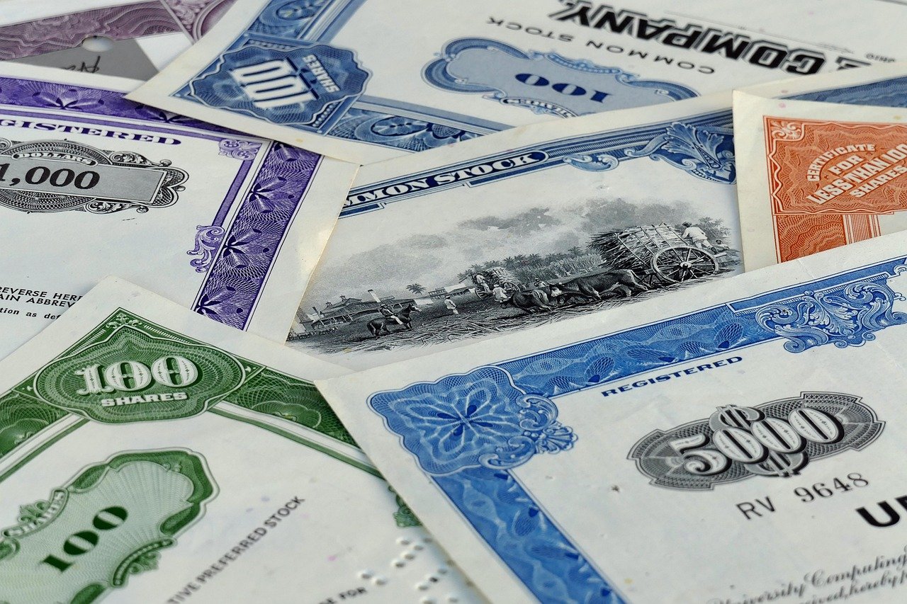 Comparing Bursa Malaysia and Global ETFs for Diversified Malaysian Portfolios