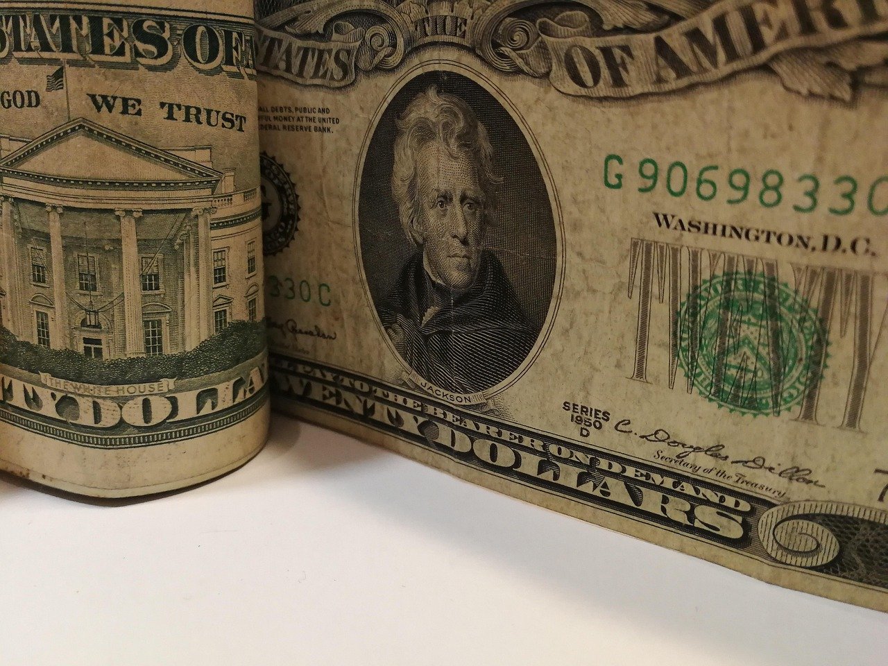 Gold Rates Today (22 March 2026): Hovering Around $4,490 on Fed Outlook; Local Price Unchanged at ₹1.45 Lakh/10 g | City-Wise 24K, 22K & 18K Rates